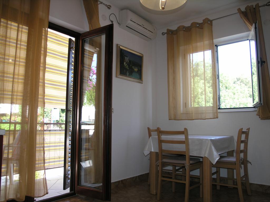 Apartments Rubinic Jelsa  Habitación foto